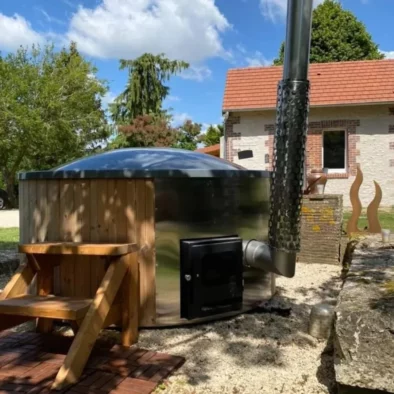 Bain scandinave au feu de bois - Hébergements insolites - les Écogîtes de la Sablière